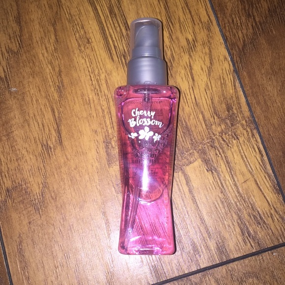 Perfumes - Picture 2 of 6